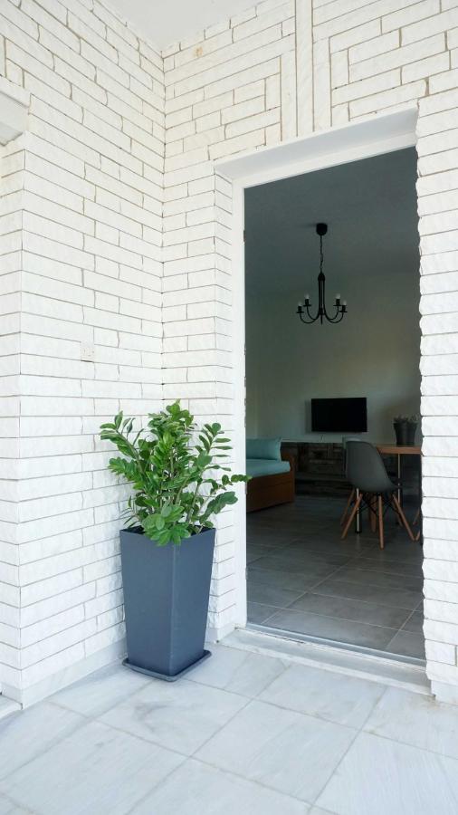 Villa Karras Vrasná Exteriör bild