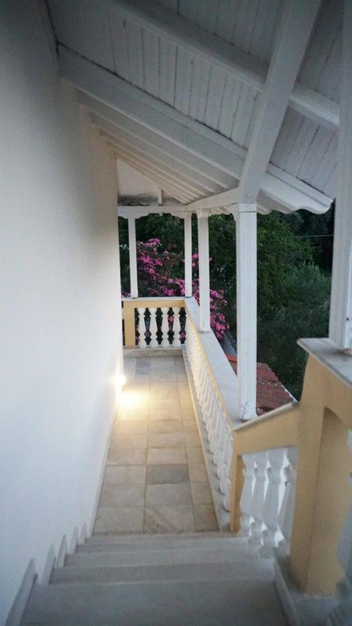 Villa Karras Vrasná Exteriör bild